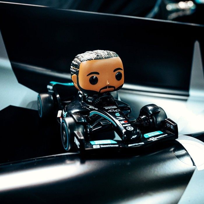 Ігрова фігурка Funko POP! - Льюїс Гамільтон на машині 75797 фото
